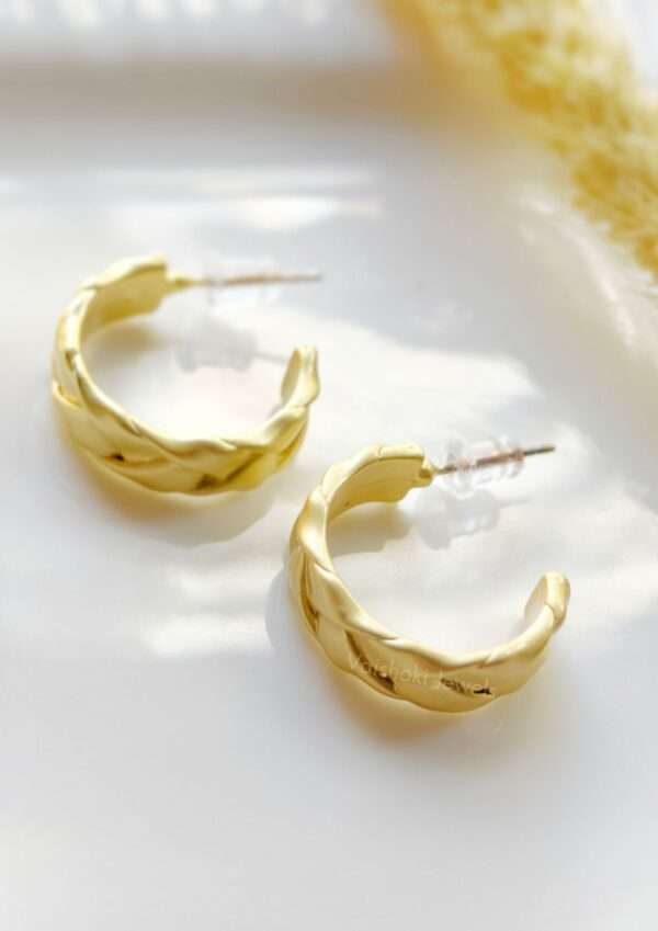 gold earrings for women