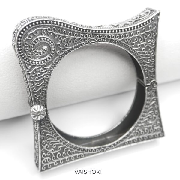 Aarna Openable Silver Kada - Image 3
